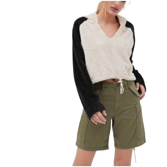 Urban Outfitters Tilly Cozy Faux Fur V Neck Cropped Hoodie Women's Medium - Picture 3 of 11